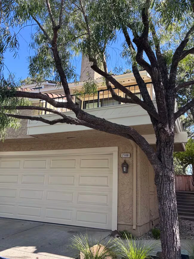 2108 Lost Lake Pl photo 2