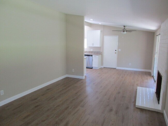 2401 Bartel St San Diego, CA 92123 photo 4