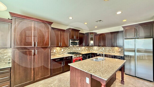 2327 W Piedmont Rd Phoenix, AZ 85041 photo 3