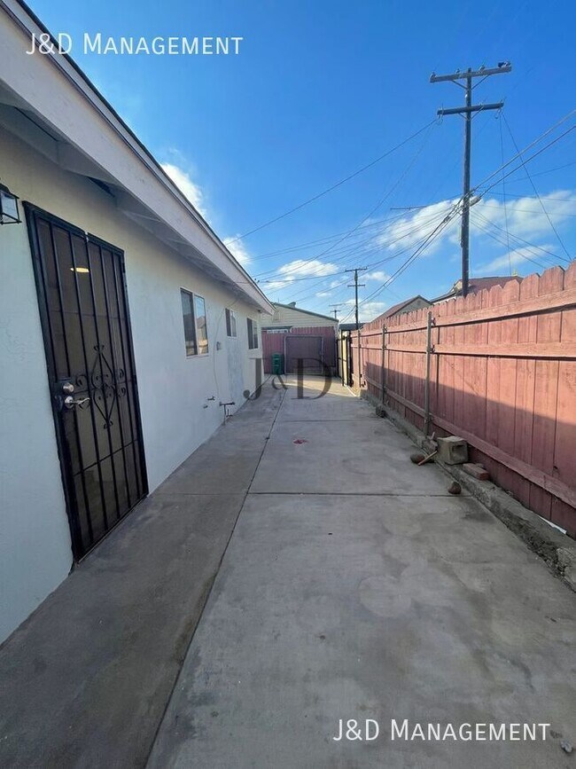 3764 46th St San Diego, CA 92105 photo 3