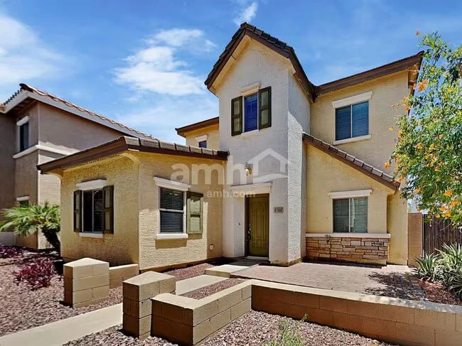 4748 E Redfield Rd