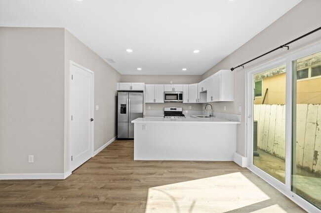 4904 54th St San Diego, CA 92115 photo 3