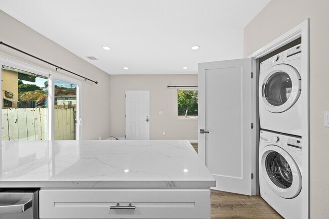 4904 54th St San Diego, CA 92115 photo 4