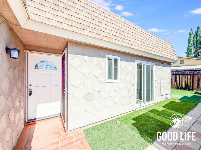 2230 E Washington Ave photo 4