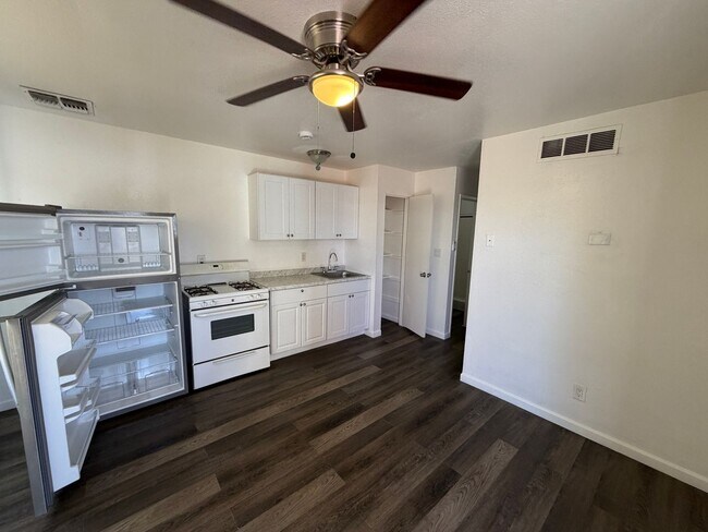 9208 N. 10th St. photo 5