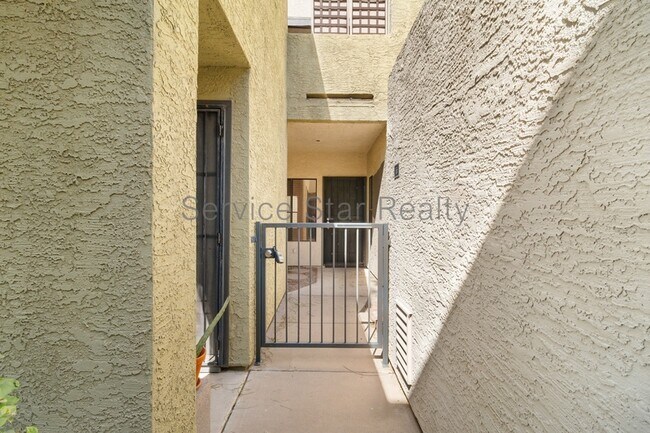 4201 N 20th St Phoenix, AZ 85016 photo 4