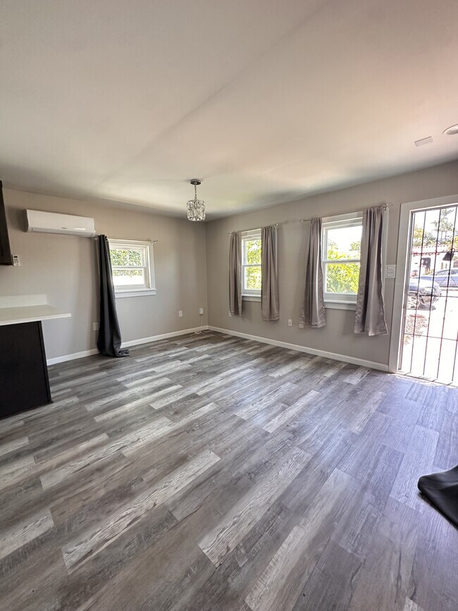 732 Twin Oaks Ave Chula Vista, CA 91910 photo 2