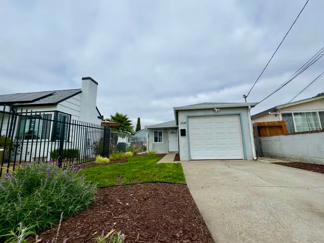 2139 103rd Ave Oakland, CA 94603 photo 3