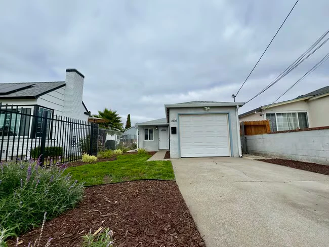 2139 103rd Ave Oakland, CA 94603 photo 2