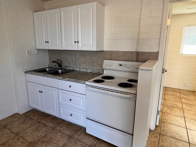 218 S 3rd St Avondale, AZ 85323 photo 4