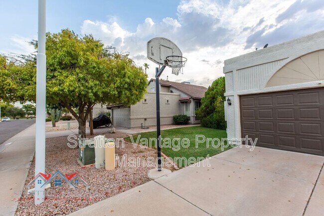 736 N Hazelton Dr Chandler, AZ 85226 photo 4