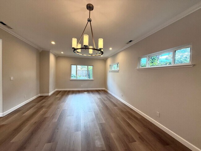 1576 Heritage Ln Santa Cruz, CA 95062 photo 2