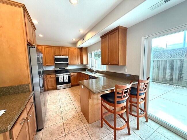 1576 Heritage Ln Santa Cruz, CA 95062 photo 3