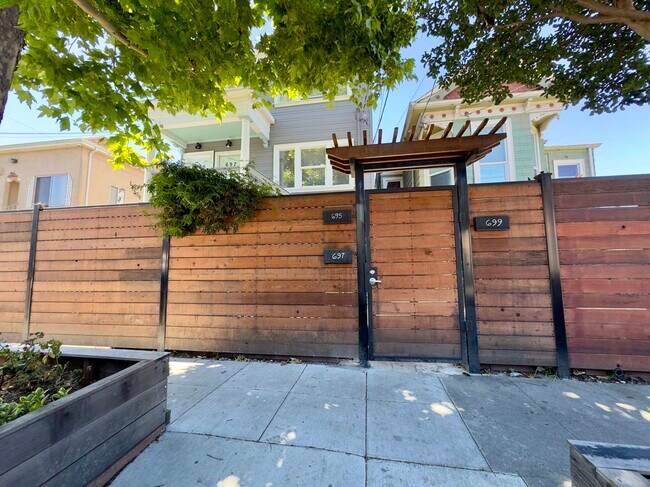 697 30th St Oakland, CA 94609 photo 3