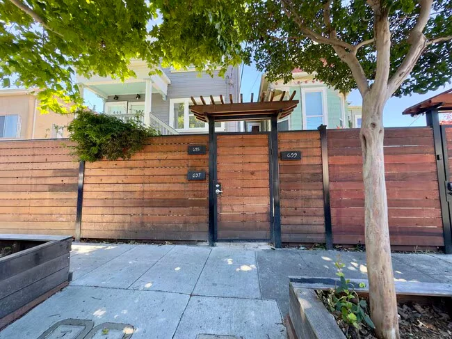 697 30th St Oakland, CA 94609 photo 4