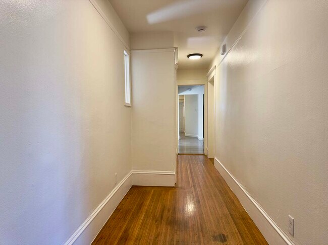 697 30th St Oakland, CA 94609 photo 5