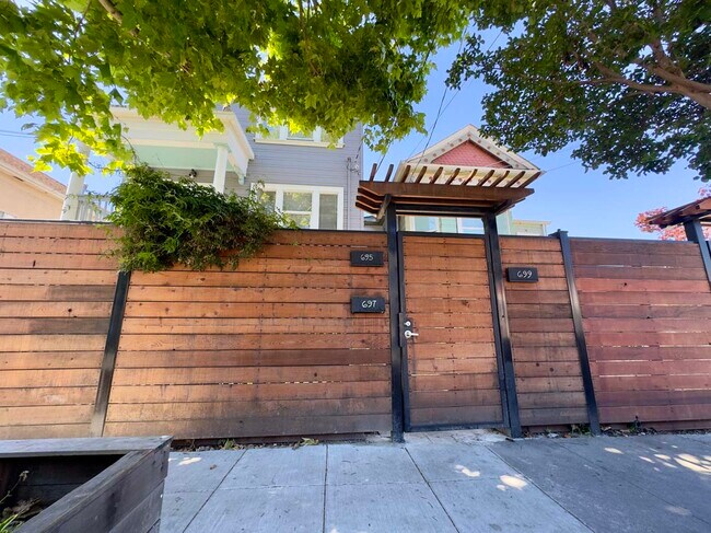 697 30th St Oakland, CA 94609 photo 2