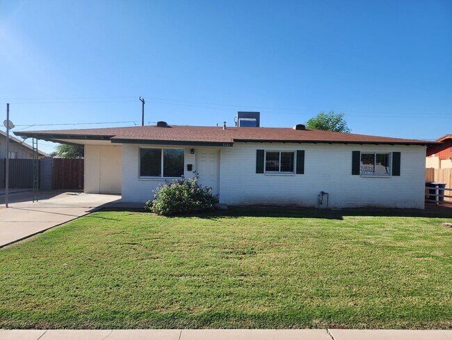 1041 W Elna Rae St photo 2