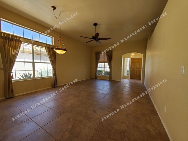 11558 W Tortoise Ct Surprise, AZ 85378 photo 4
