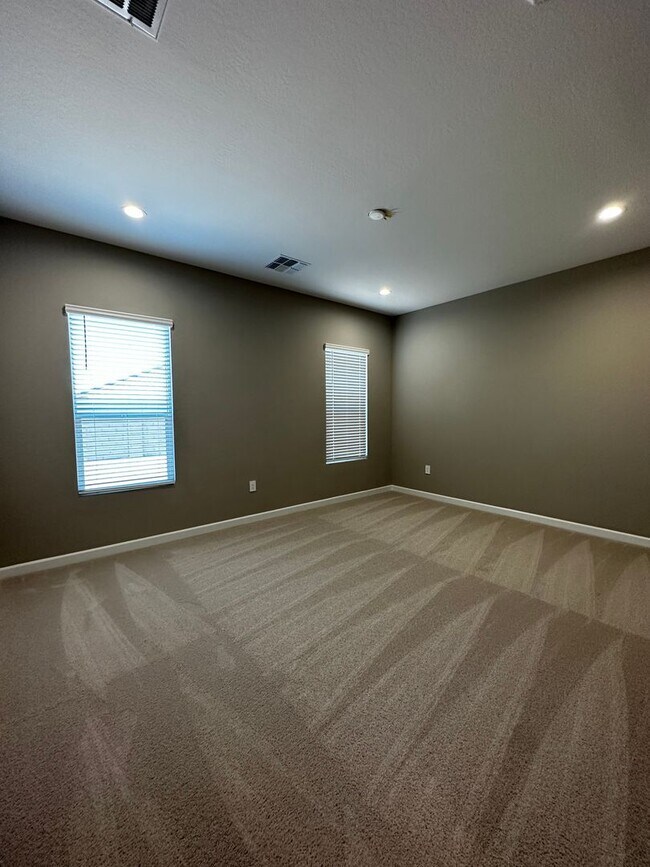 21560 N 102nd Ave Peoria, AZ 85382 photo 4