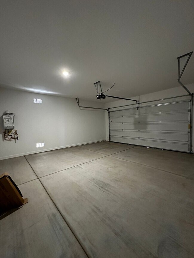 21560 N 102nd Ave Peoria, AZ 85382 photo 3