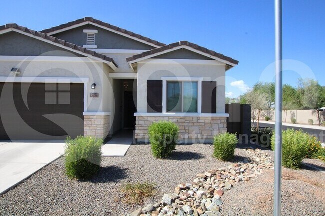2772 E Tonto Ln Phoenix, AZ 85050 photo 3