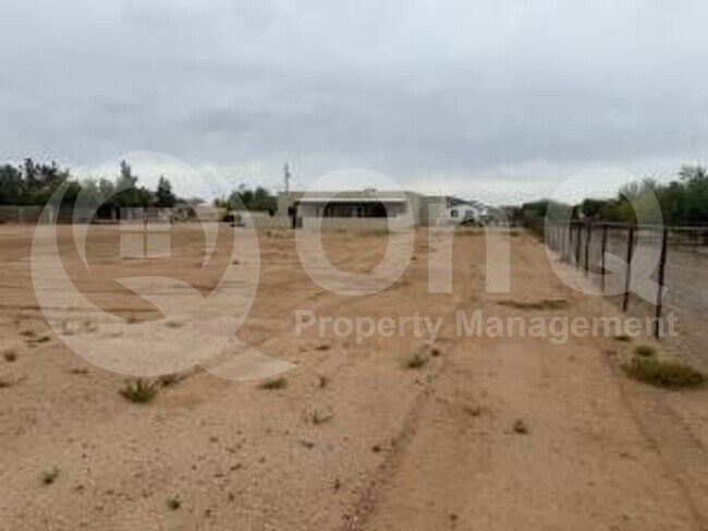 934 E Carlise Rd Phoenix, AZ 85086 photo 5