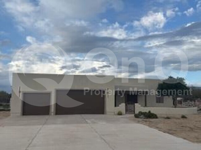 934 E Carlise Rd Phoenix, AZ 85086 photo 2
