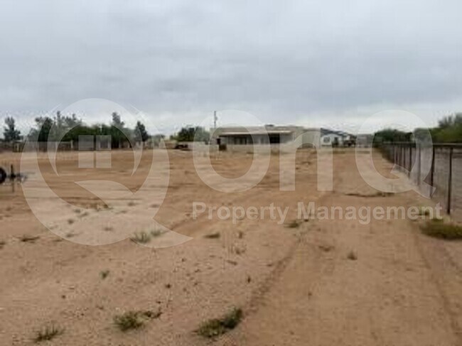 934 E Carlise Rd Phoenix, AZ 85086 photo 4