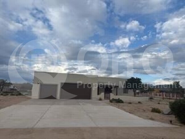 934 E Carlise Rd Phoenix, AZ 85086 photo 3