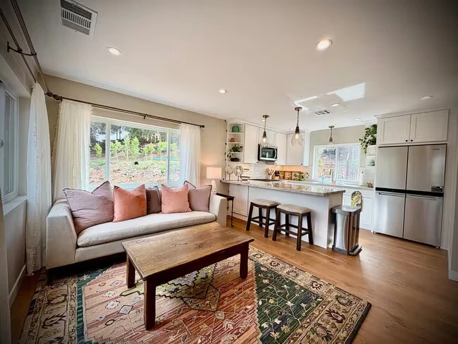 2436 Green Hills Way Vista, CA 92084
