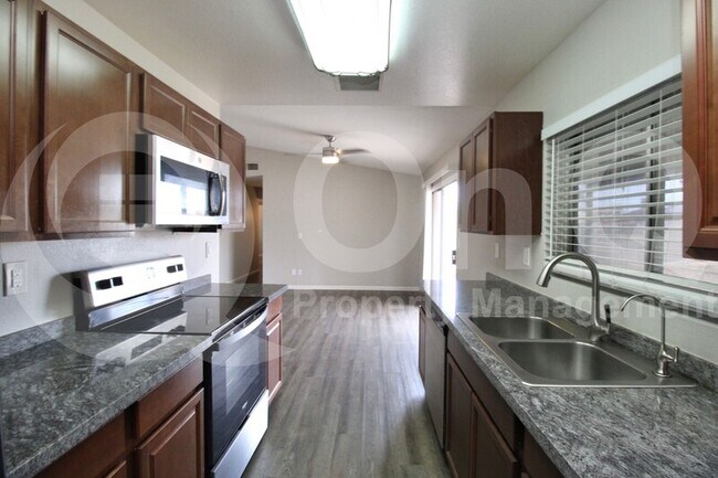 8409 S 14th St Phoenix, AZ 85042 photo 4