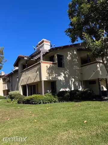 956 Lupine Hills Dr Vista, CA 92081 photo 2