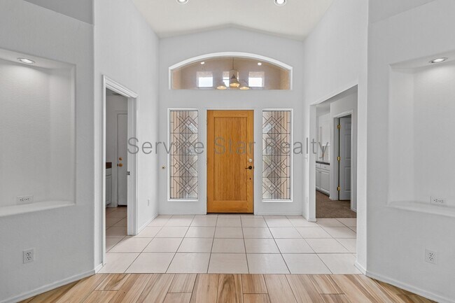 8368 W Paradise Dr Peoria, AZ 85345 photo 3