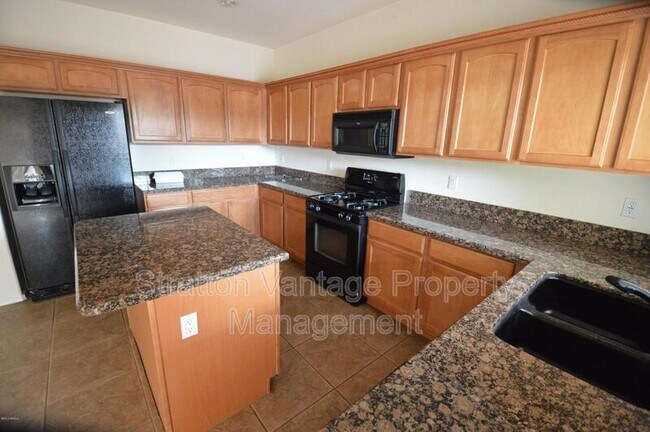 22352 Greenland Park Dr Maricopa, AZ 85139 photo 3