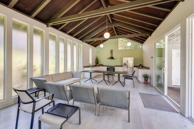 22 Anchorage Rd Sausalito, CA 94965 photo 3