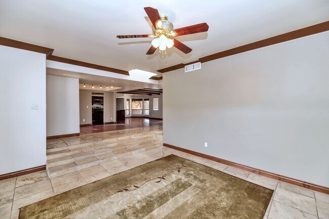 15620 North 8th St Phoenix, AZ 85022 photo 3