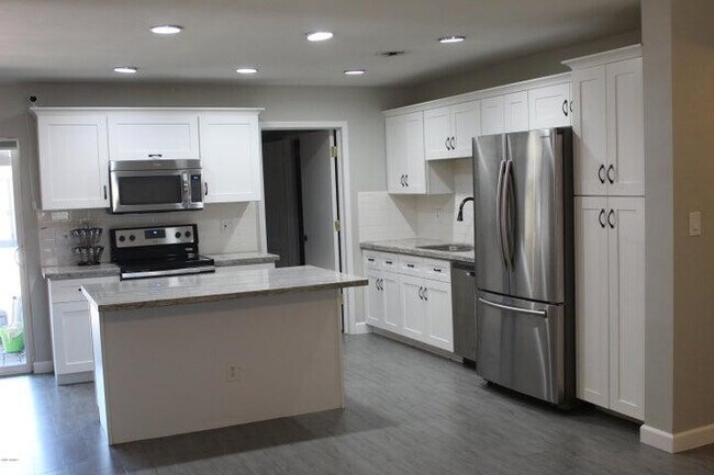 757 E Loyola Dr Tempe, AZ 85282 photo 4
