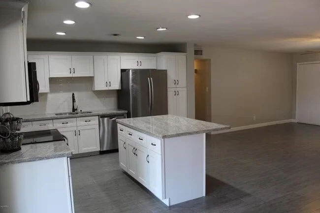757 E Loyola Dr Tempe, AZ 85282 photo 3
