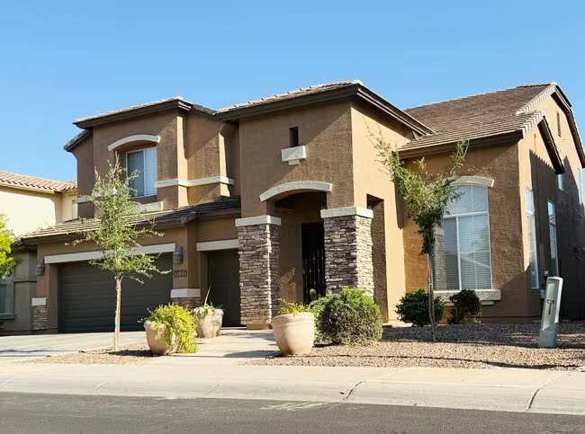 1177 W Laredo Ave photo 3