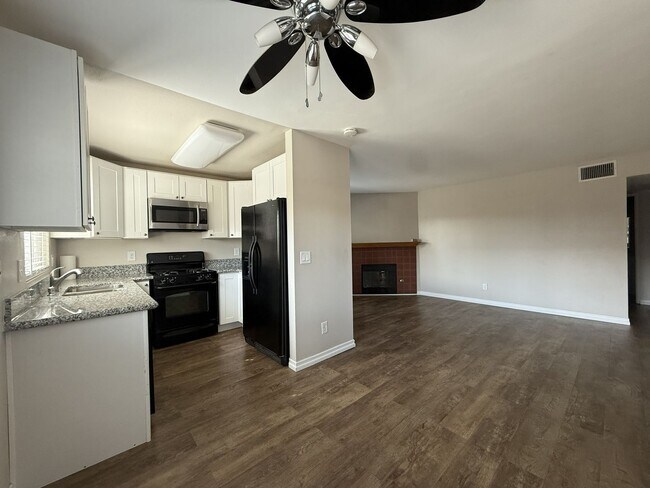 10713 Lisa Meadows Dr photo 5