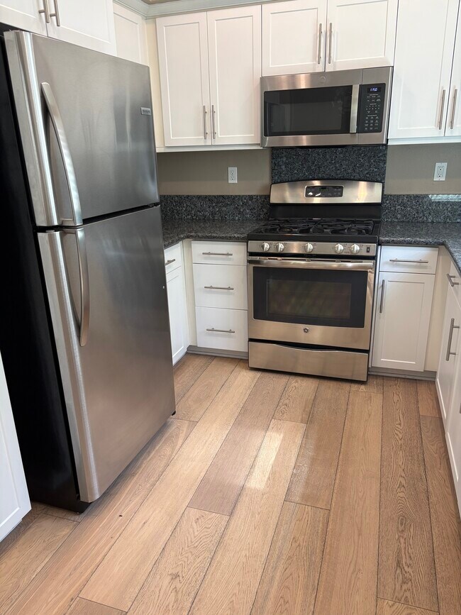 225 Royal Glen Escondido, CA 92025