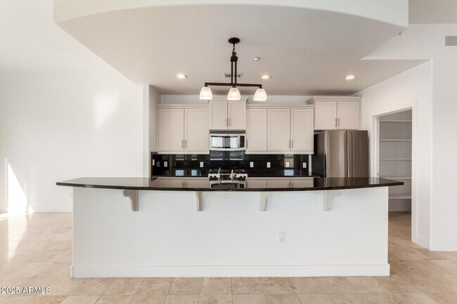 945 E Playa Del Norte Dr Tempe, AZ 85288 photo 5