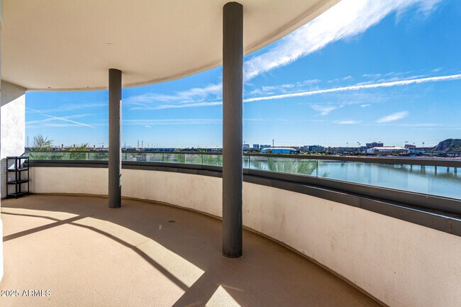 945 E Playa Del Norte Dr Tempe, AZ 85288 photo 3