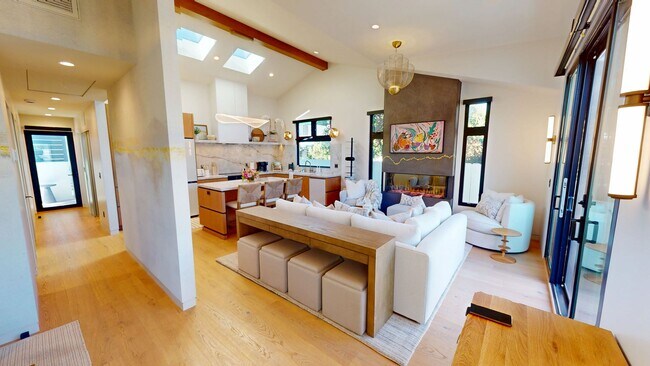 163 G Ave Coronado, CA 92118