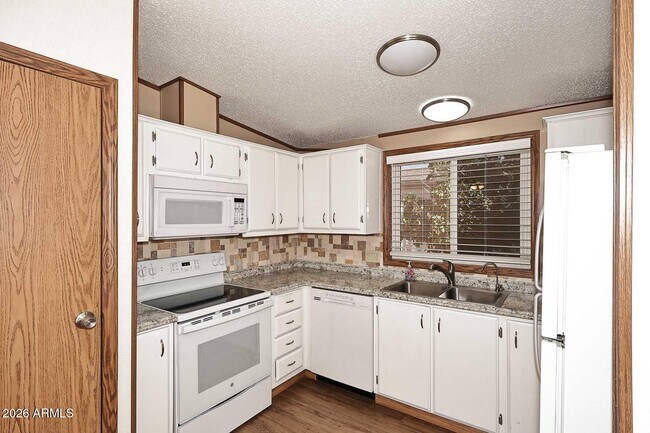 6249 S Pinehurst Dr Chandler, AZ 85249 photo 2