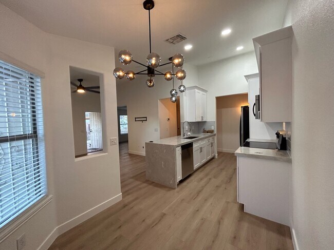 1848 E Galveston St photo 2
