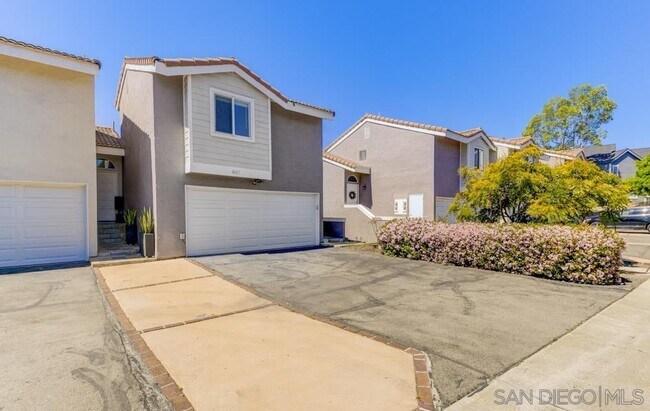807 Highland Dr Solana Beach, CA 92075 photo 2