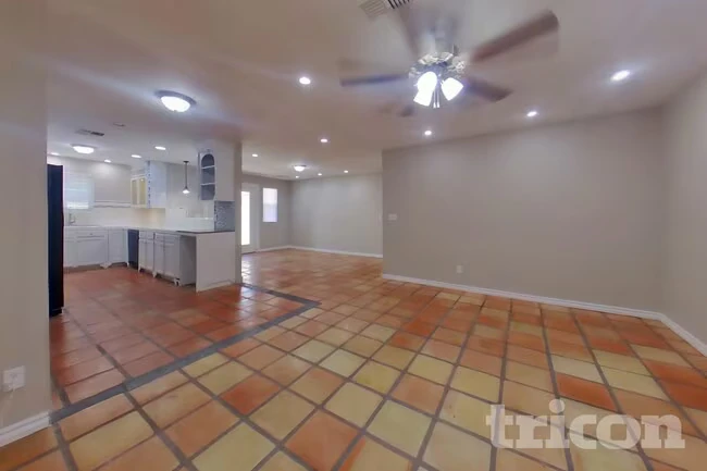 18633 N 15th St Phoenix, AZ 85024 photo 2