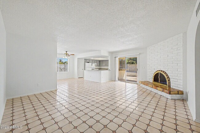 17213 N 35th Dr photo 4
